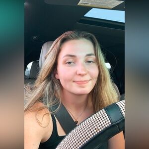 Meet your Posher, Danielle